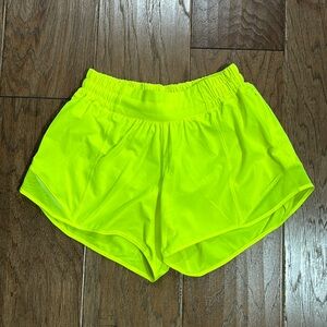 Lululemon Hotty Hot low rise 4”